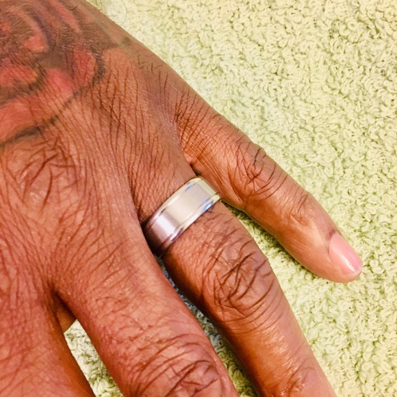 Silver wedding band - Picture 2 of 2